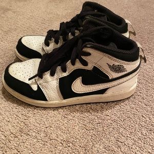 Kids Nike Jordan retro 1’s